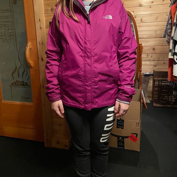 North Face Wind Breaker - Picture 8 of 10